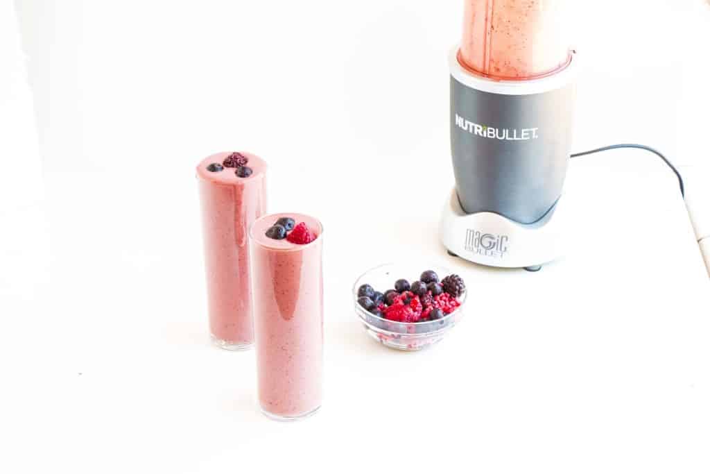 Berry Booster Smoothie - This berry booster smoothie is packed with vitamins and antioxidants and will give you an energy and mood boost for the whole day.