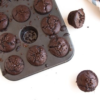 Dark Chocolate Vegan Muffins. Delicious, healthy and easy to make