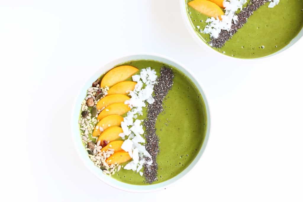 Matcha Peach Smoothie Bowl - The ultimate healthy breakfast or snack that looks beautiful, tastes delicious and is insanely easy to make. Packed with tons of antioxidants and nutrients.