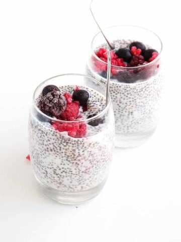 Simple Berry Chia Pudding - A delicious, easy to make breakfast that is packed with protein. Completely gluten-free and vegan. Everything you could ever want from an on the go breakfast.
