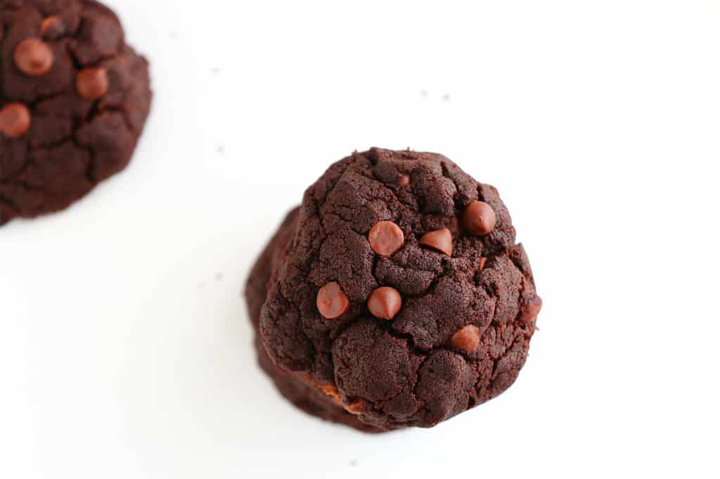 Healthy Double Chocolate Cookies - Delicious and decadent cookies that are vegan, gluten free, refined sugar free and made with coconut oil.