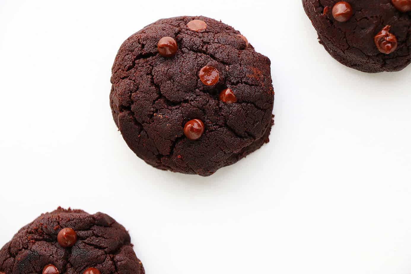 Healthy Double Chocolate Cookies - Delicious and decadent cookies that are vegan, gluten free, refined sugar free and made with coconut oil.