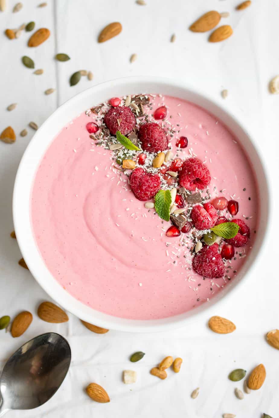 10 Mouthwatering Smoothie Bowls - 10 Easy smoothie bowl recipes that will have you drooling. Not only are they beautiful and delicious but also packed with healthy ingredients.