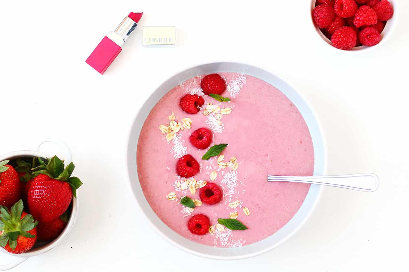 This 5 Ingredient Raspberry Smoothie Bowl is the perfect go to for a breakfast in the go. Packed with antioxidants and made with gluten free oats, banana and other delicious ingredients. A refreshing vegan breakfast.