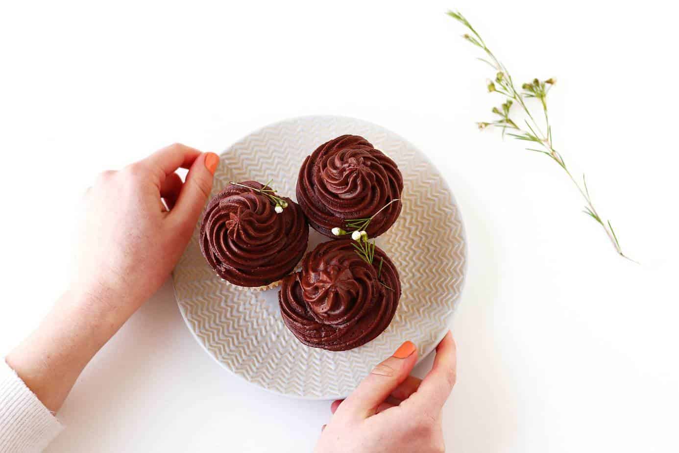 The ultimate go to cupcake recipe, these Easy Vanilla Cupcakes with Creamy Chocolate Frosting only take a few minutes to whip up and can be frozen for up to a few weeks! The only cupcake recipe you will ever need!