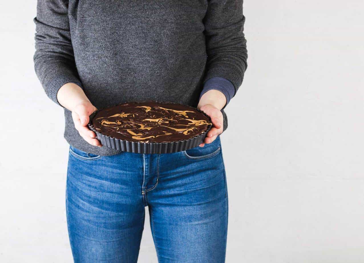 This Vegan Peanut Butter Chocolate Tart is the ultimate no-bake decadence. No one will even know it's vegan! Made with oreos, peanut butter and a little coconut oil and cream!