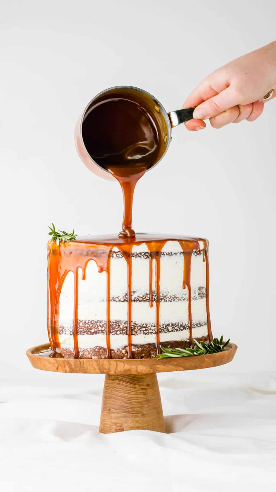 This Layered Gingerbread Cake with Salted Caramel Sauce is the ultimate festive season recipe, plus WIN a Classic Roasting Pan from Scanpan South Africa!