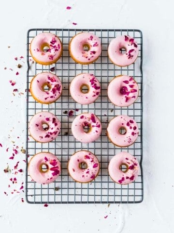 Donuts and champagne all rolled into one? Yes, please! These pretty little baked donuts are perfect for any occasion and are so incredibly easy to make. Made with Stork Bake, they are sure to taste even better than they look and come out perfectly every single time!