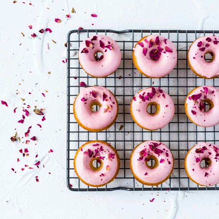 Donuts and champagne all rolled into one? Yes, please! These pretty little baked donuts are perfect for any occasion and are so incredibly easy to make. Made with Stork Bake, they are sure to taste even better than they look and come out perfectly every single time!