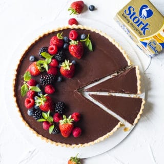 When you need a decadent yet easy dessert this Easy Chocolate Ganache Tart will become your ultimate go-to recipe. Made with dark chocolate, Stork Bake and topped with fresh berries.