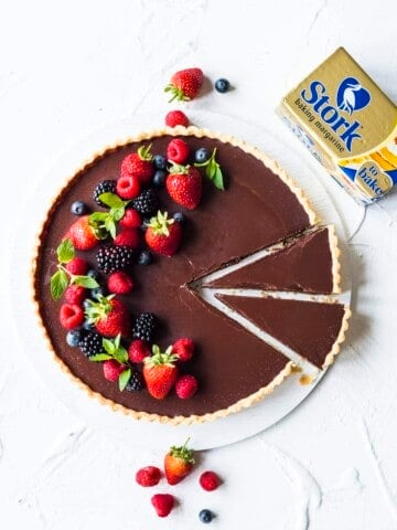 When you need a decadent yet easy dessert this Easy Chocolate Ganache Tart will become your ultimate go-to recipe. Made with dark chocolate, Stork Bake and topped with fresh berries.