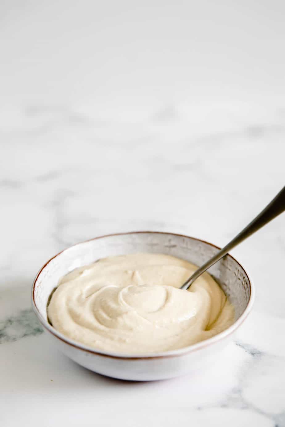 Ready for some Vegan Cream Cheese? This easy 5-ingredient plant-based cream cheese alternative is super smooth and rich and can be used for all types of sweet and savoury recipes.