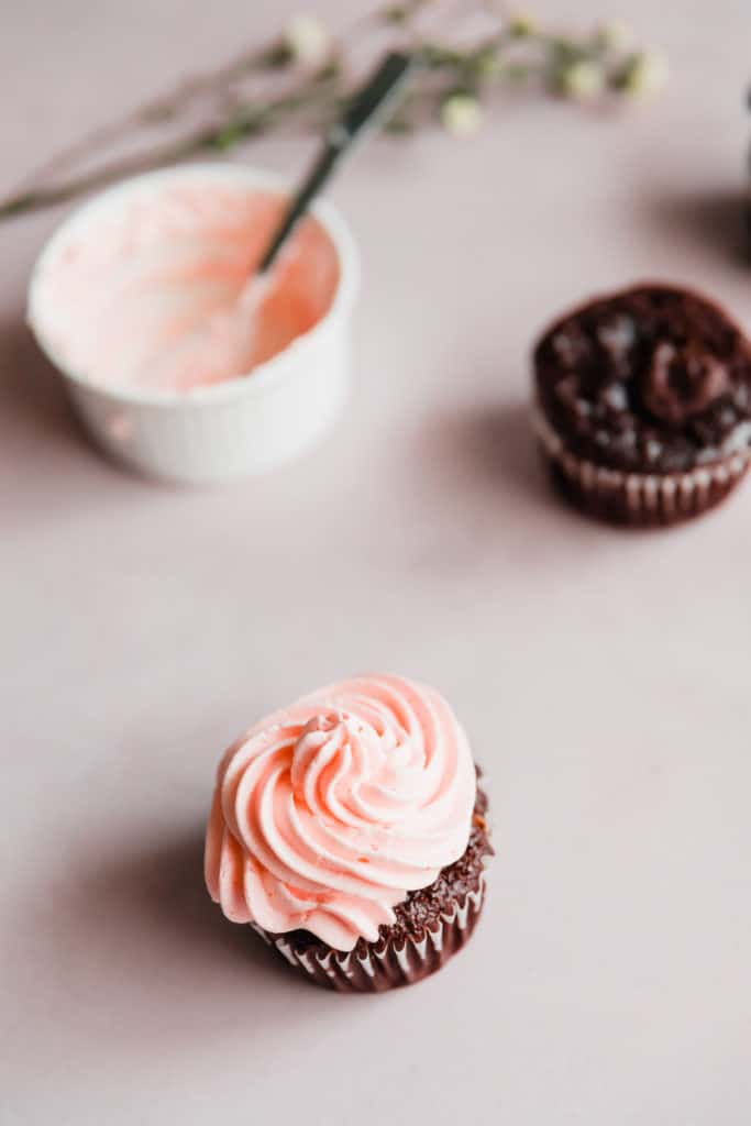 Delicious and easy to make Strawberry Chocolate Cupcakes! These moist and fluffy chocolate cupcakes are topped with delicious cream cheese frosting full of fresh strawberry flavour. Gluten-free option available.