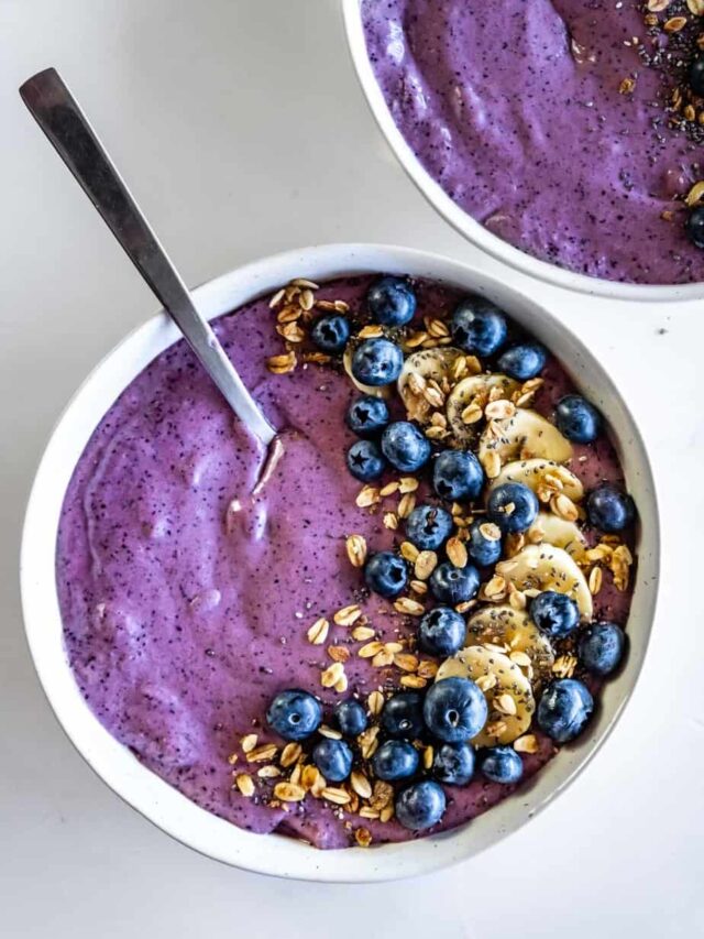 blueberry smoothie bowl with toppings