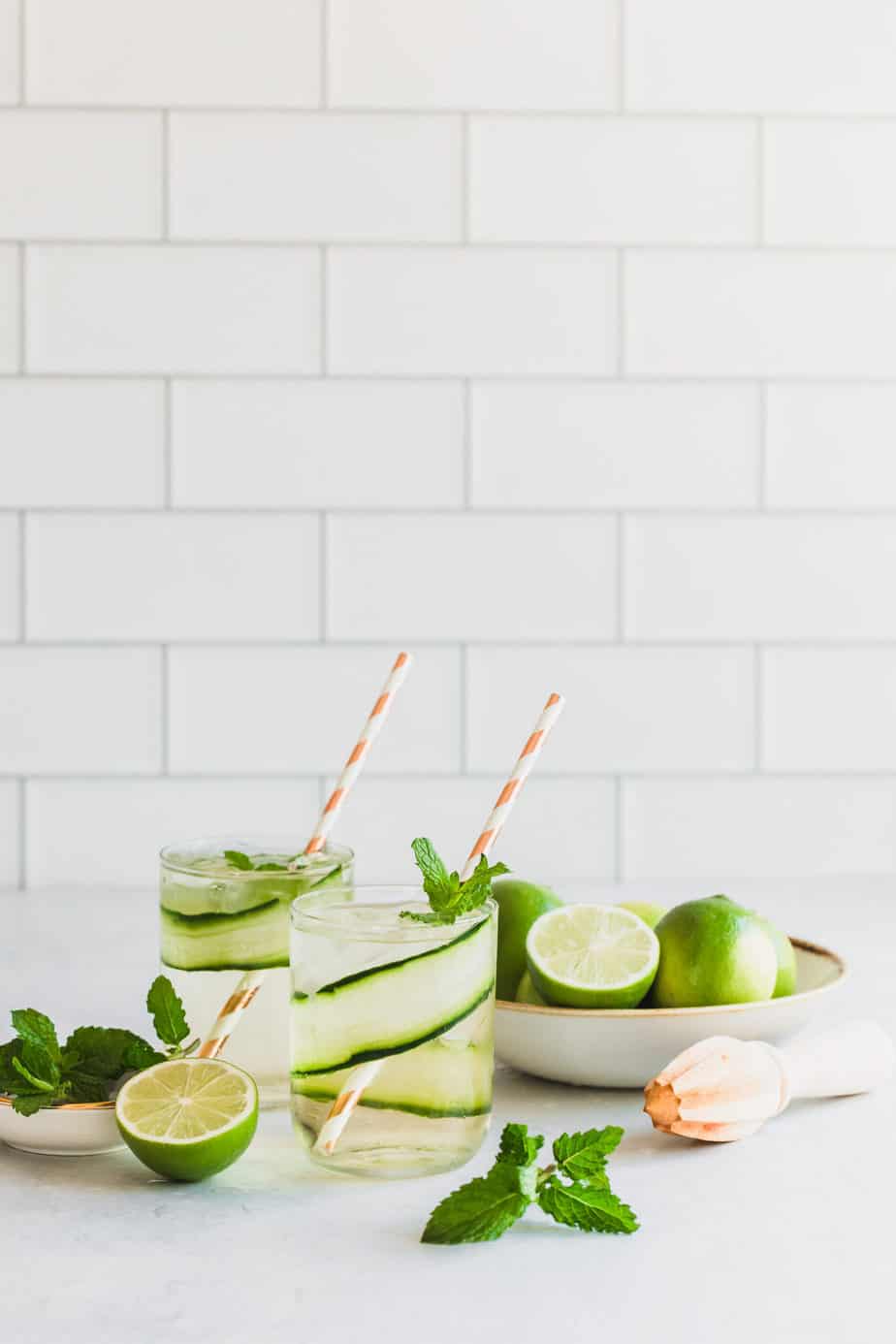 Gin tonic with cucumber and pepper - Summery and refreshing!