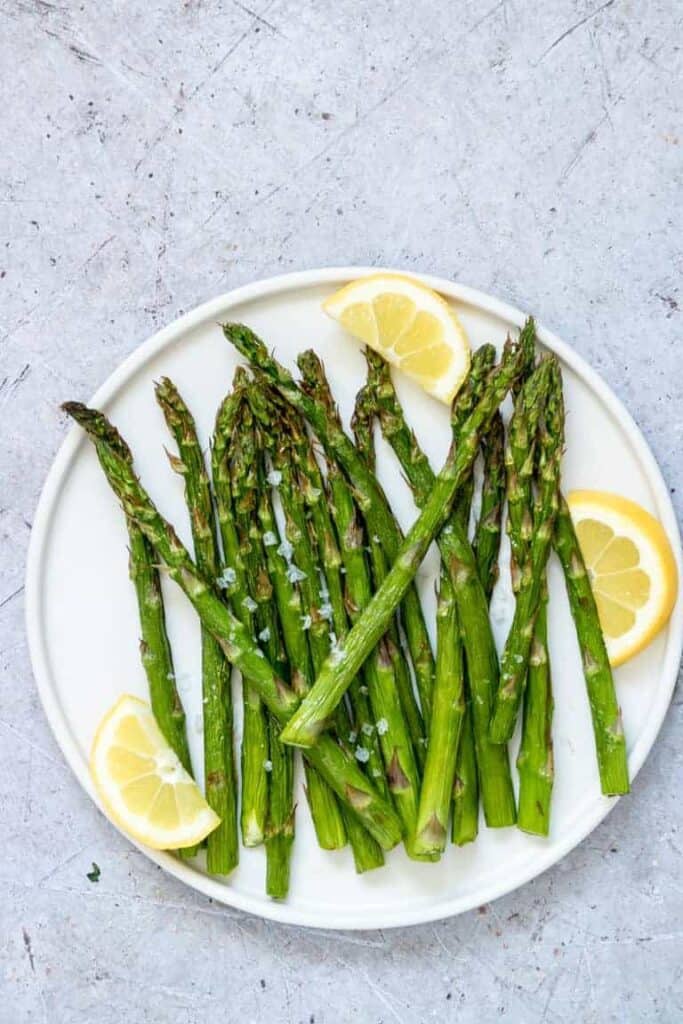 air fryer asparagus with lemon slices