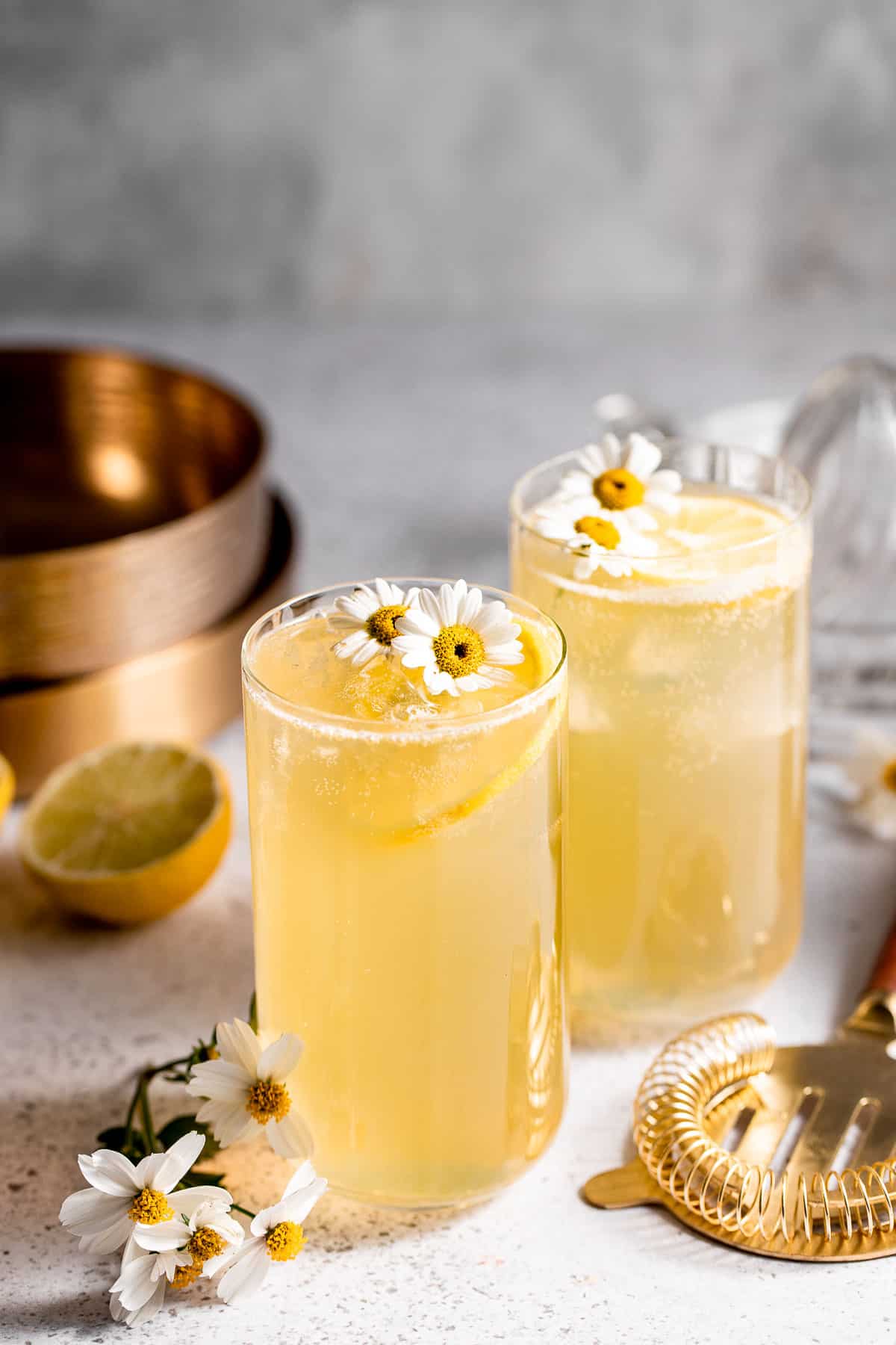 lynchburg lemonade in tall glasses with white flowers